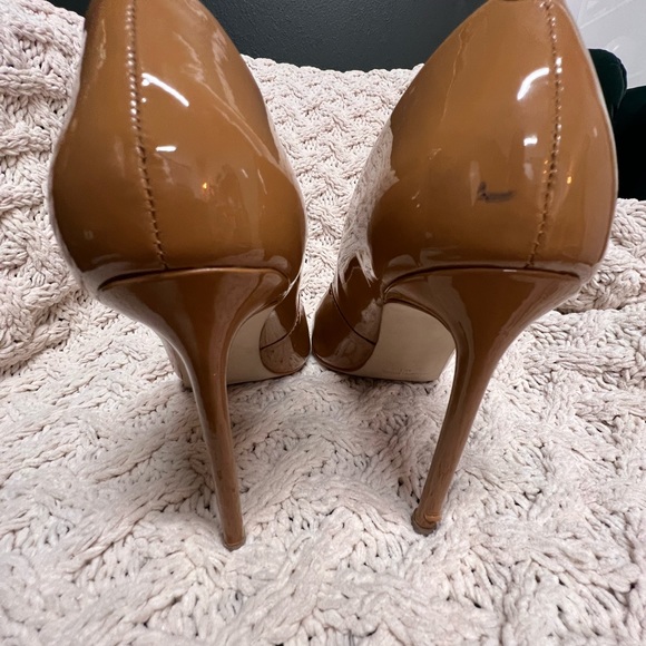 Steve Madden Camel Patent Leather shoe - Picture 7 of 8